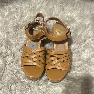 NWT Tan wedge heels size 7